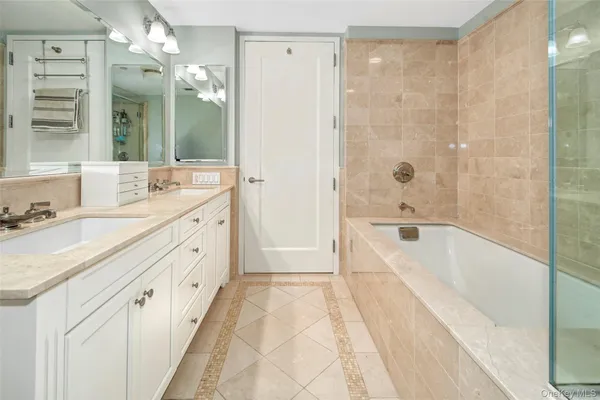 $5,800 | 10 City Place, Unit PH4C, White Plains, NY 10601