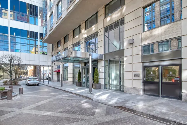 $5,800 | 10 City Place, Unit PH4, White Plains, NY 10601