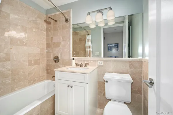 $5,800 | 10 City Place, Unit PH4C, White Plains, NY 10601