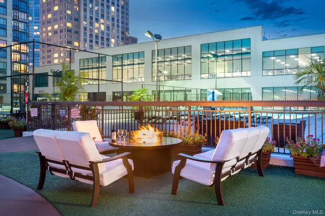 $5,800 | 10 City Place, Unit PH4, White Plains, NY 10601