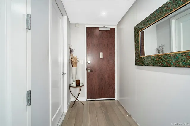 $5,800 | 10 City Place, Unit PH4, White Plains, NY 10601