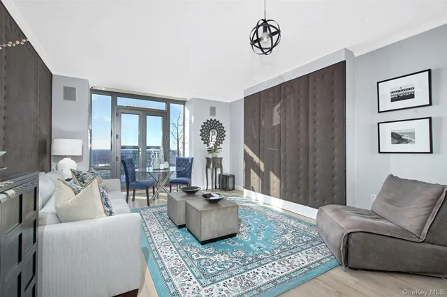 $5,800 | 10 City Place, Unit PH4, White Plains, NY 10601