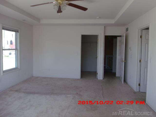 1245 Harding Street Detroit, MI 48214 - Photo 22 of 26 31268402-21.JPG