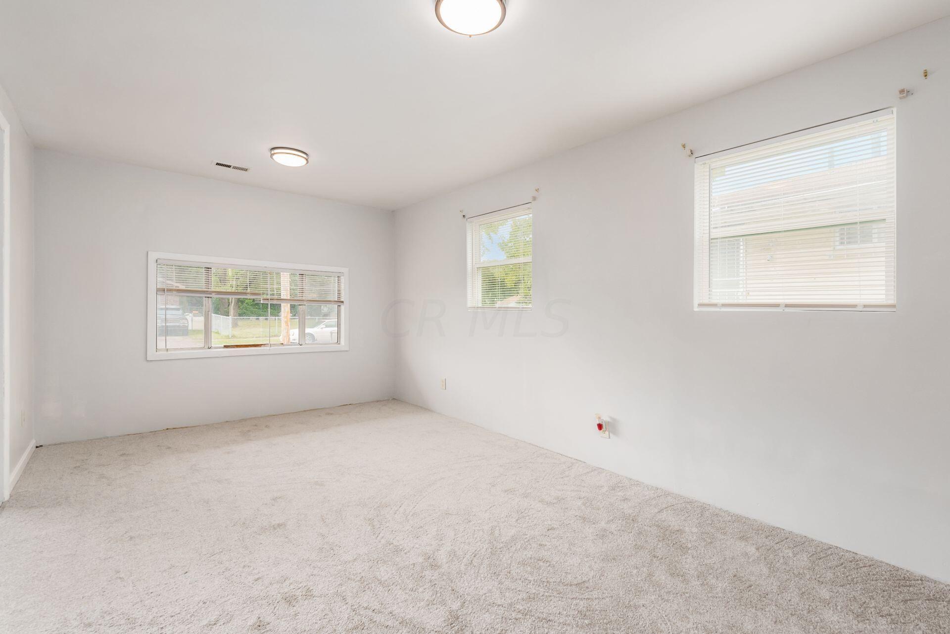 1590 Liscomb Road Columbus, OH 43207 - Photo 6 of 26 006_b06_W 1590 Liscomb Rd-009