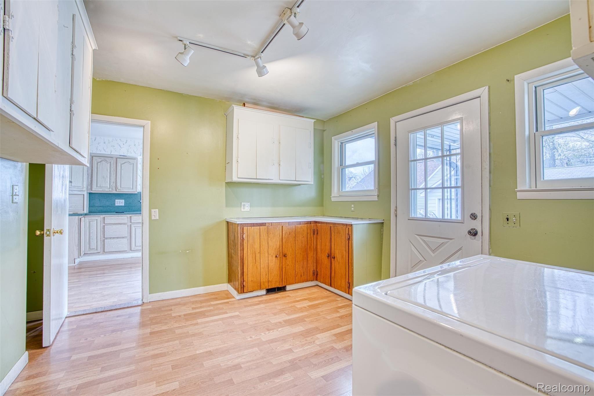 610 East Clinton Street Howell, MI 48843 - Photo 10 of 25 DSC07874_19.jpg