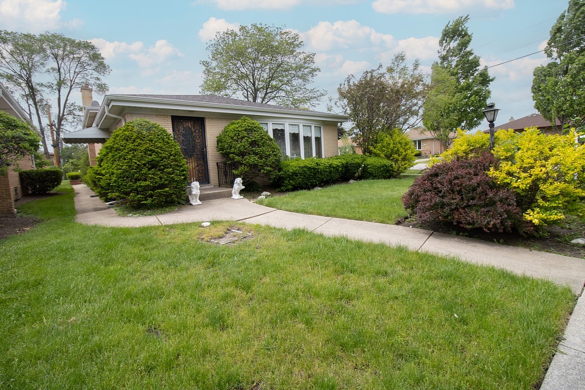 8662 North Merrill Street Niles, IL 60714 - Photo 3 of 27