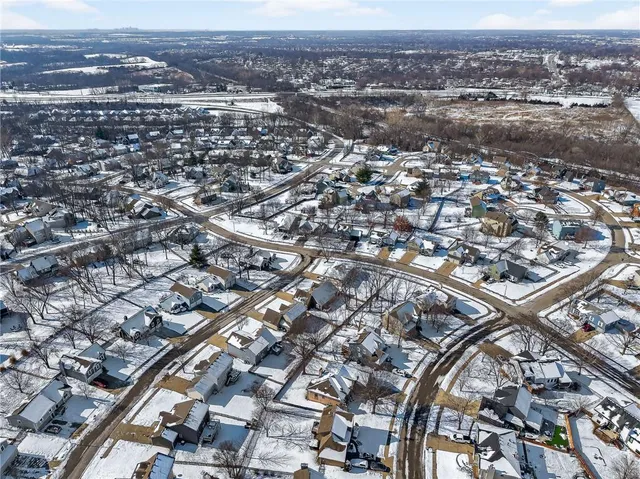 $390,000 | 708 Plum Rose Drive, Liberty, MO 64068