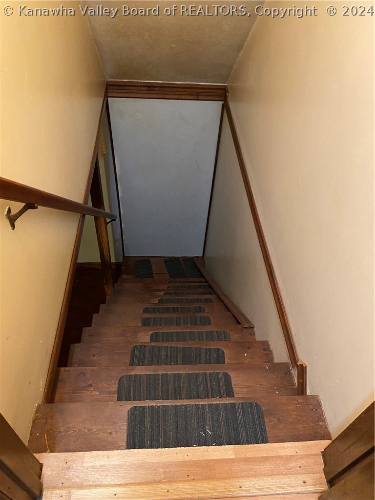 1279 Grace Road Reedy, WV 25270 - Photo 5 of 43 Stairs