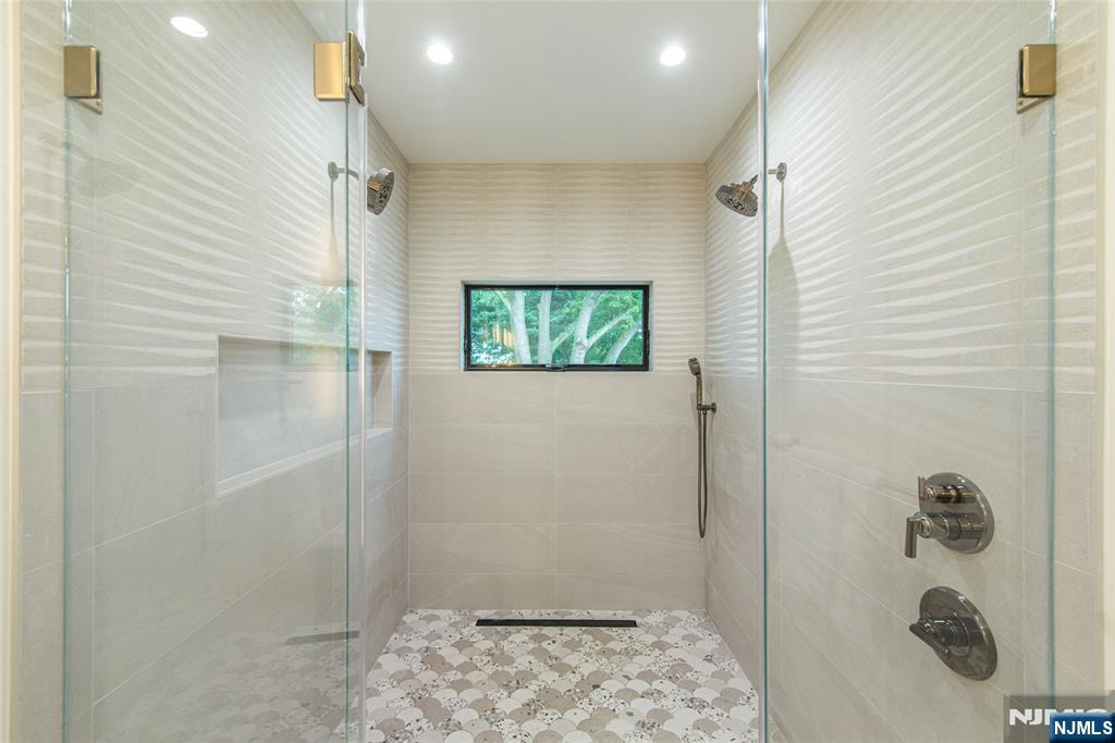 98 Haddenfield Road Clifton, NJ 07013 - Photo 42 of 50