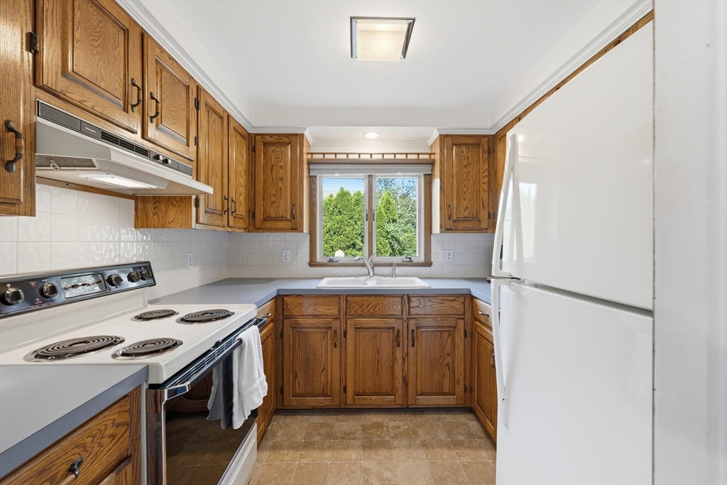 28 Wingold Street Fall River, MA 02720 - Photo 11 of 42