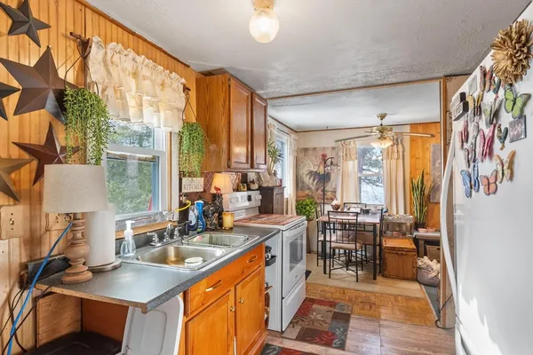 $129,900 | 6 Henry Road, Wales, MA 01081