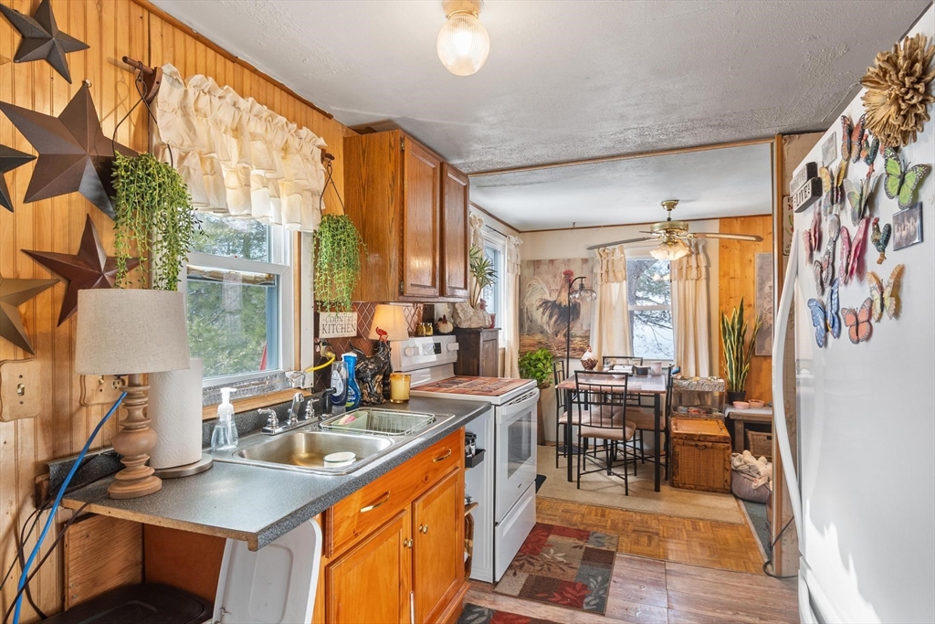 6 Henry Road Wales, MA 01081 - Photo 11 of 18