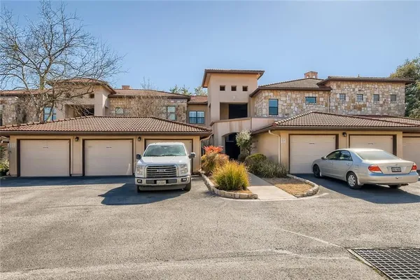 $2,000 | 300 San Gabriel Village Boulevard, Unit 424, Georgetown, TX 78626