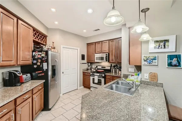 $2,000 | 300 San Gabriel Village Boulevard, Unit 424, Georgetown, TX 78626