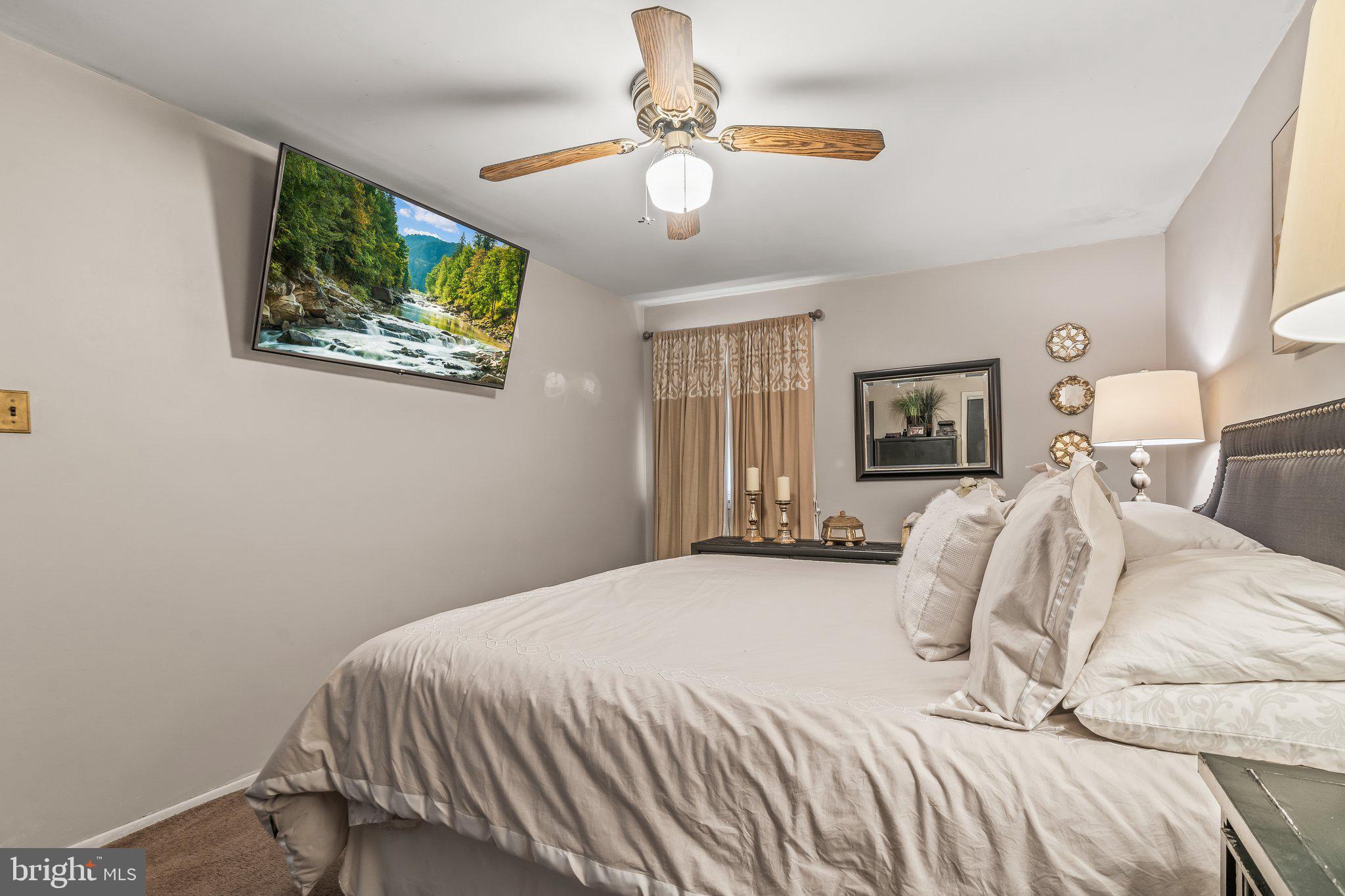 8925 Calvert Street Philadelphia, PA 19152 - Photo 16 of 27