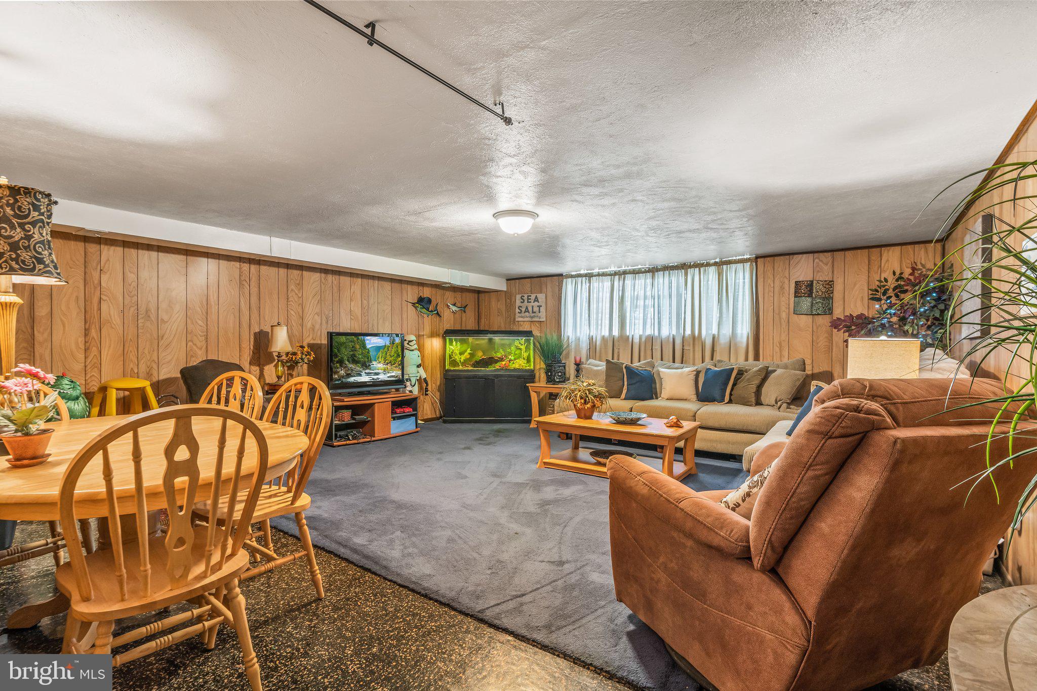 8925 Calvert Street Philadelphia, PA 19152 - Photo 19 of 27