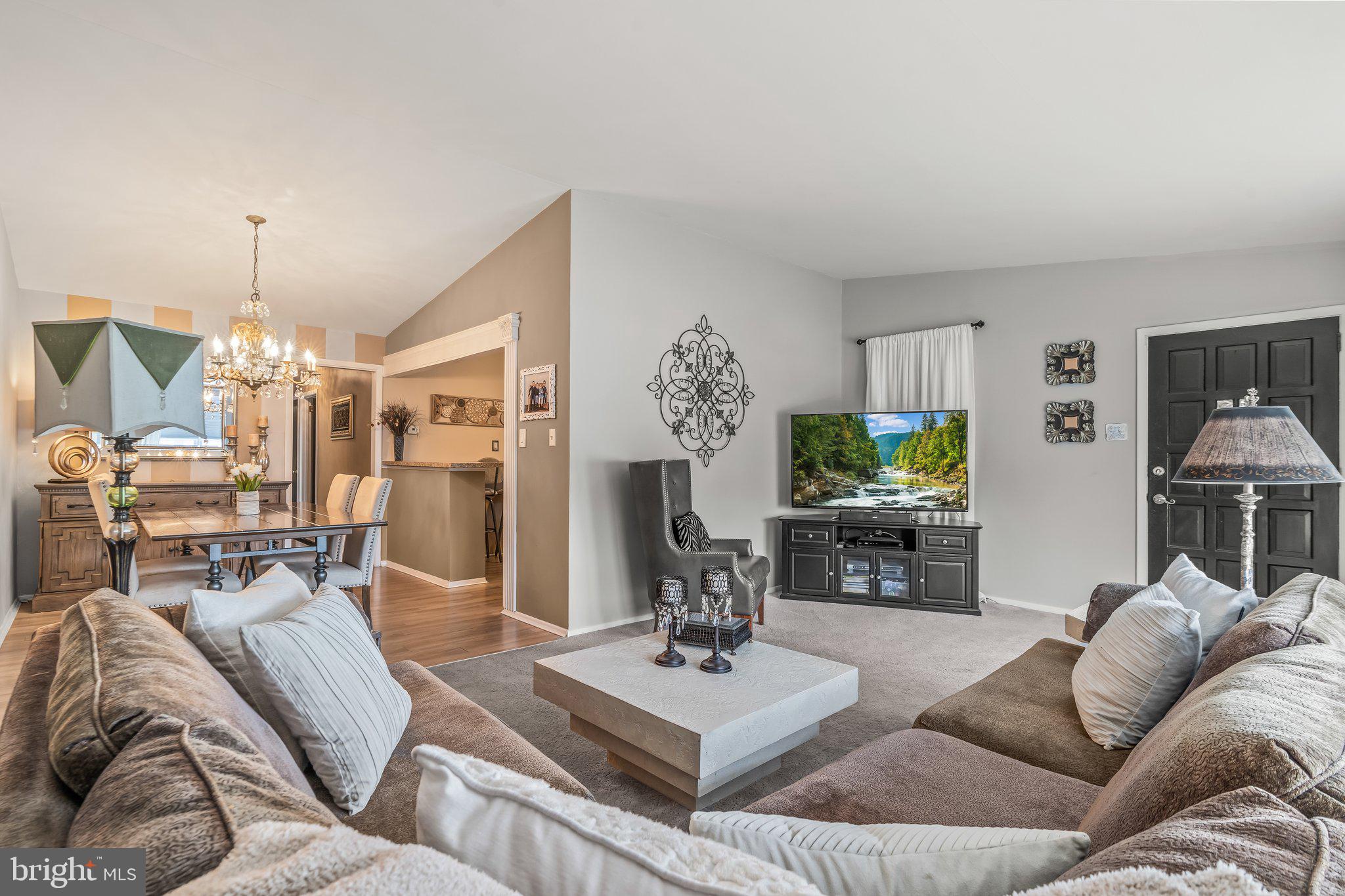 8925 Calvert Street Philadelphia, PA 19152 - Photo 2 of 27