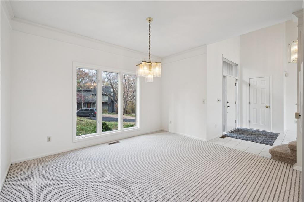 5305 Northwest Bluff Drive Kansas City, MO 64152 - Photo 13 of 34