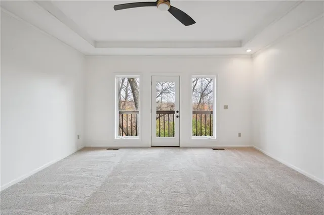 $525,000 | 5305 Northwest Bluff Drive, Kansas City, MO 64152