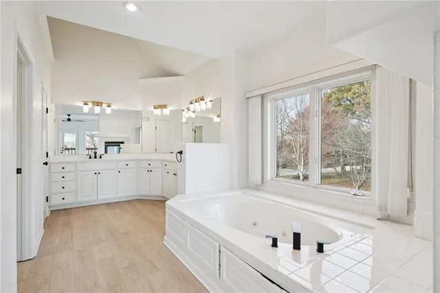 $525,000 | 5305 Northwest Bluff Drive, Kansas City, MO 64152