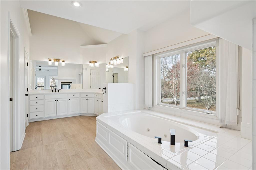 5305 Northwest Bluff Drive Kansas City, MO 64152 - Photo 17 of 34