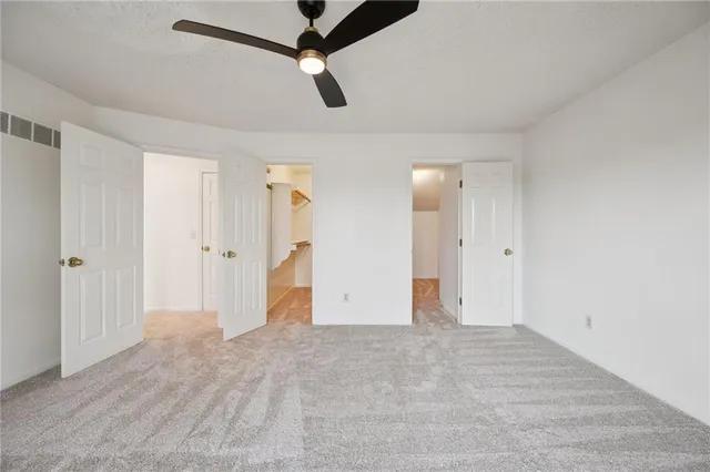 $525,000 | 5305 Northwest Bluff Drive, Kansas City, MO 64152