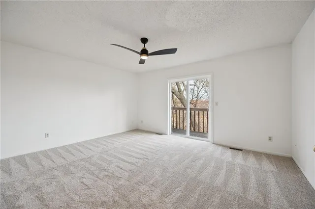 $525,000 | 5305 Northwest Bluff Drive, Kansas City, MO 64152