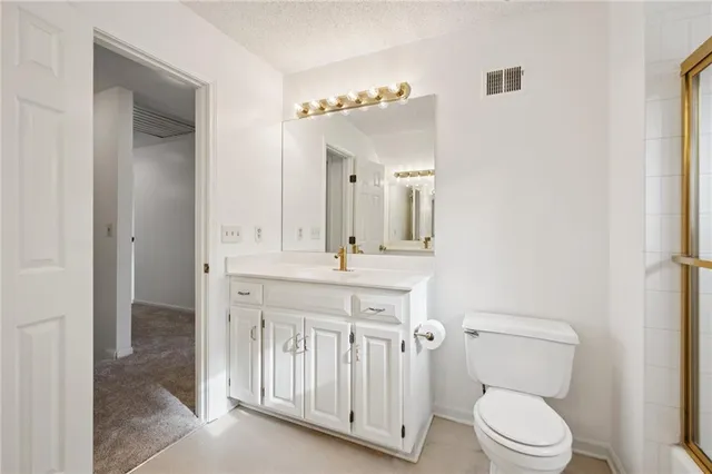 $525,000 | 5305 Northwest Bluff Drive, Kansas City, MO 64152