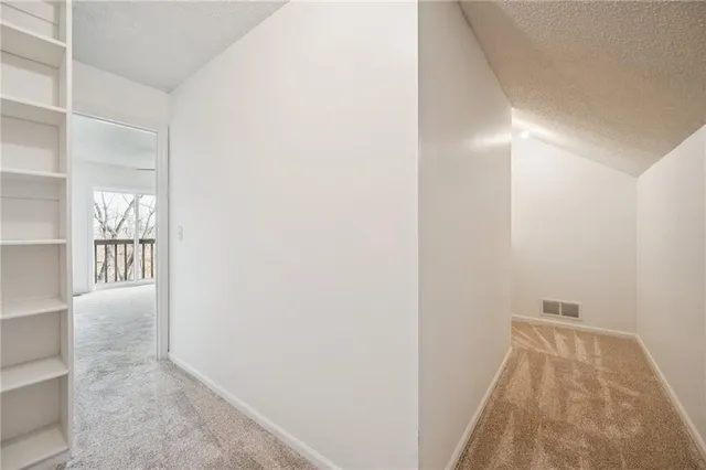 $525,000 | 5305 Northwest Bluff Drive, Kansas City, MO 64152