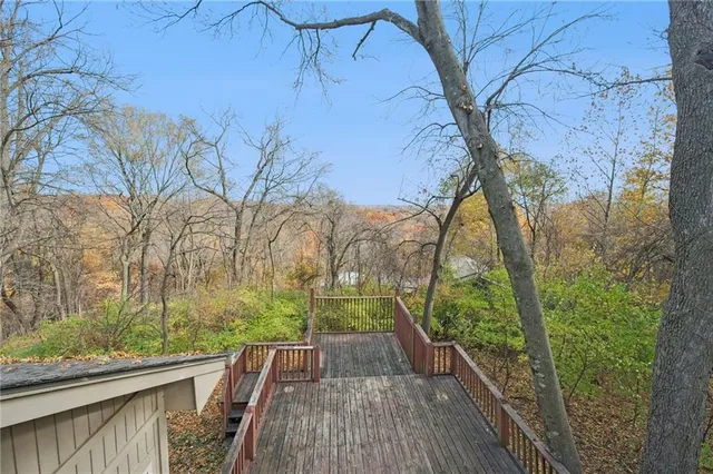 $525,000 | 5305 Northwest Bluff Drive, Kansas City, MO 64152