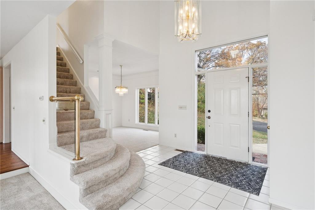 5305 Northwest Bluff Drive Kansas City, MO 64152 - Photo 4 of 34