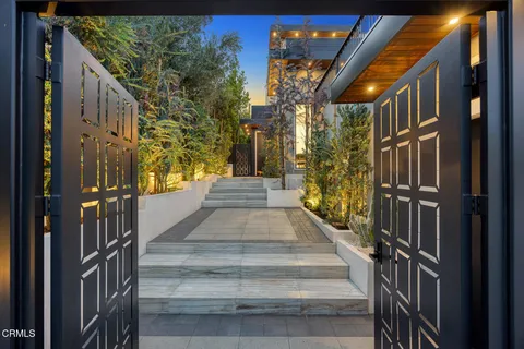 $2,499,000 | 10747 Valleyheart Drive, Studio City, CA 91604
