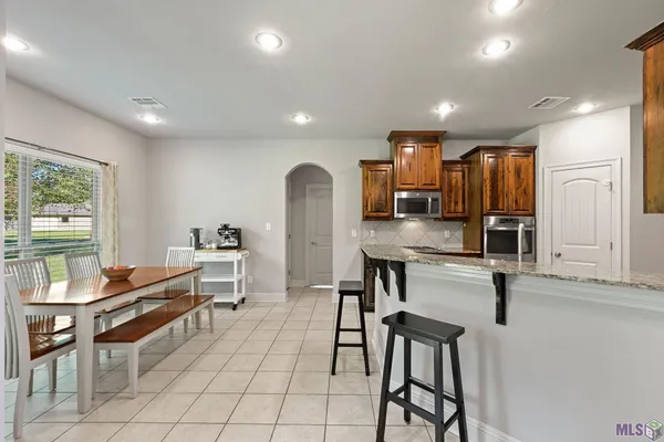 $350,000 | 7119 Lakecrest Drive, Zachary, LA 70791