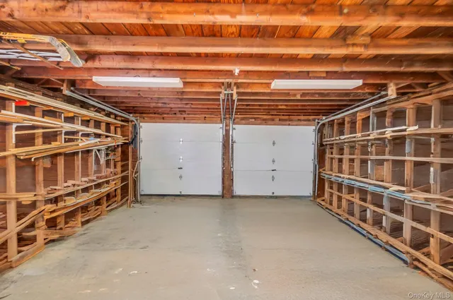 $899,000 | 190 Connetquot Drive, Oakdale, NY 11769