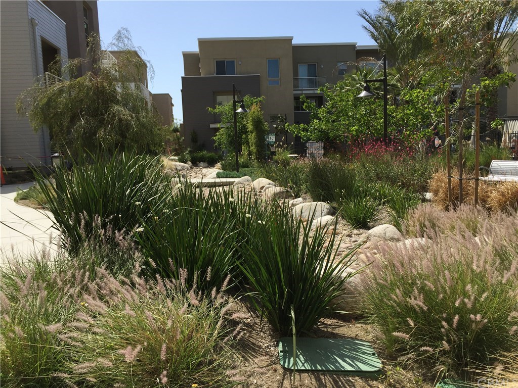 662 Colorado Circle Carson, CA 90745 - Photo 5 of 13 Outdoor landscape