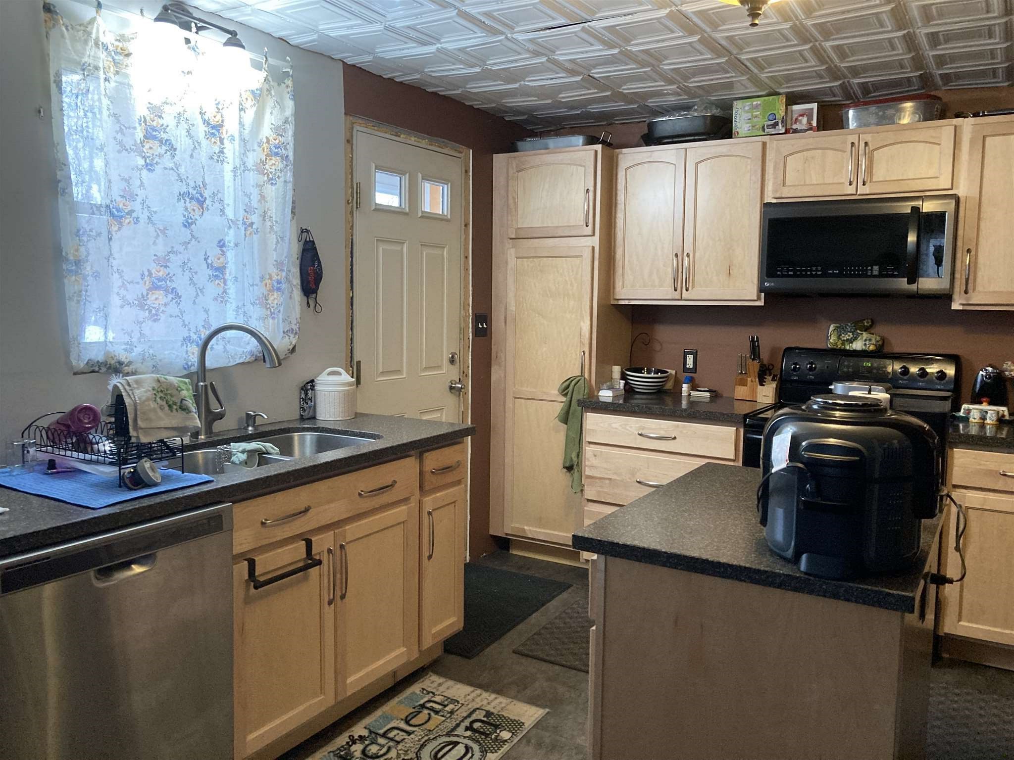 49 Engrem Avenue Rutland, VT 05701 - Photo 3 of 16