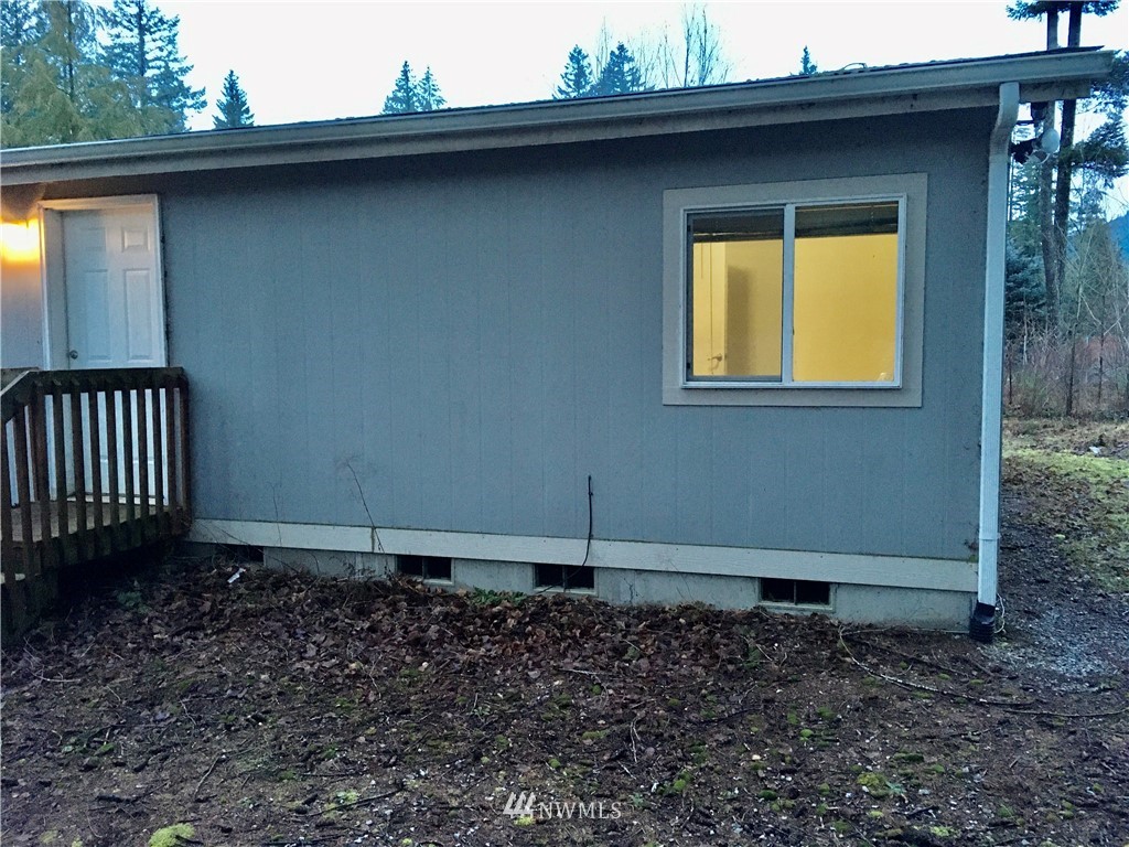 6222 Shamrock Road Maple Falls, WA 98266 - Photo 5 of 39 Gallery Image 5