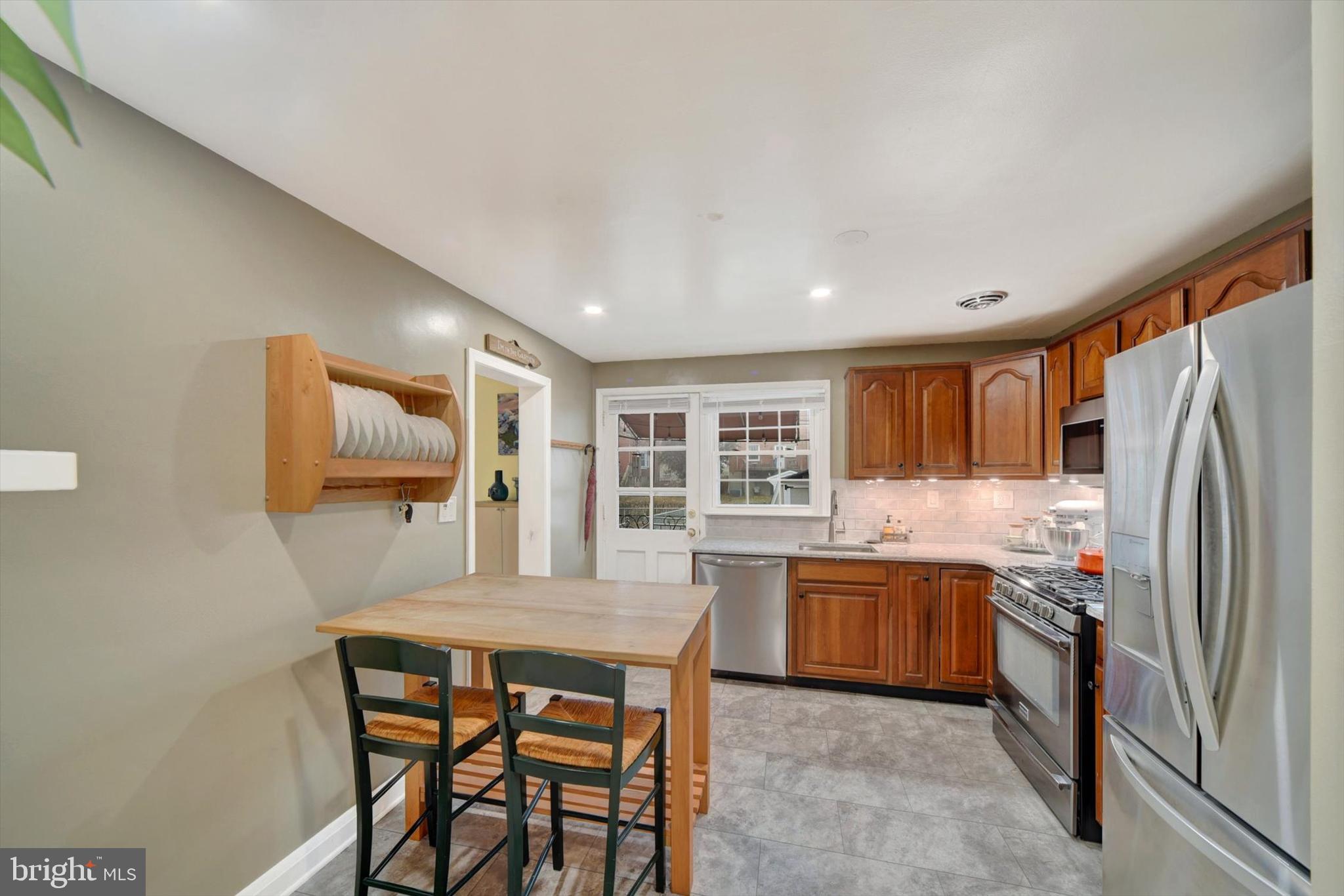 1548 Dellsway Road Towson, MD 21286 - Photo 11 of 32 Kitchen w/ceramic tile floors and quartz counters