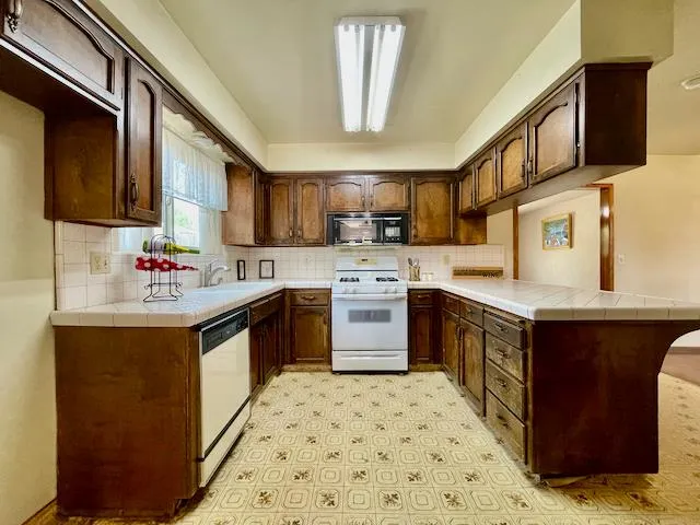 $320,000 | 2851 Julia Circle, Hanford, CA 93230