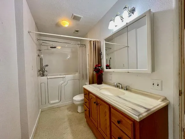 $320,000 | 2851 Julia Circle, Hanford, CA 93230