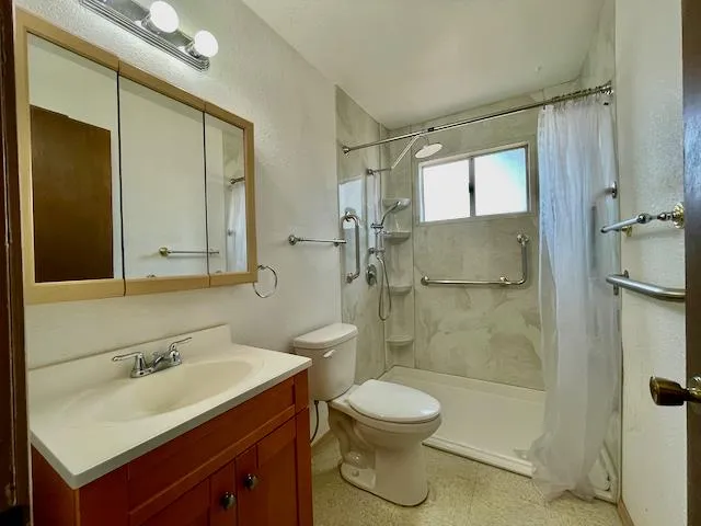 $320,000 | 2851 Julia Circle, Hanford, CA 93230