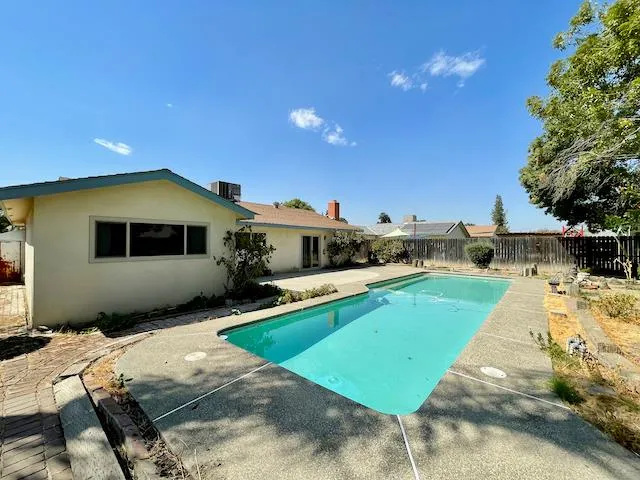 $320,000 | 2851 Julia Circle, Hanford, CA 93230