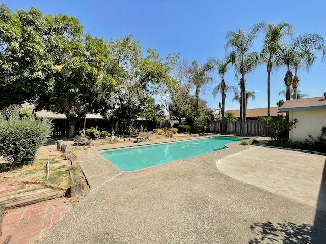 $320,000 | 2851 Julia Circle, Hanford, CA 93230