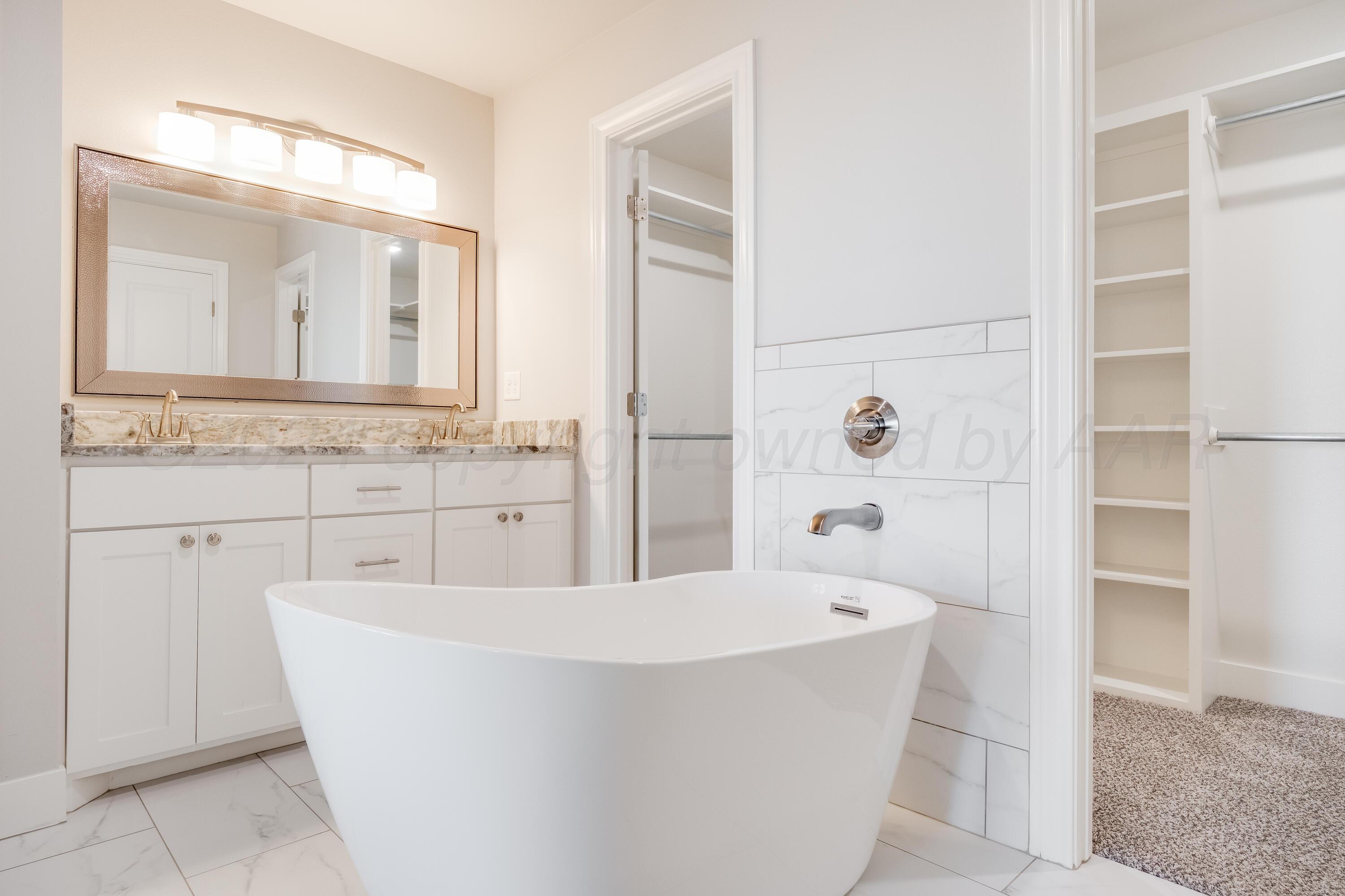 19800 West Costley Road Amarillo, TX 79119 - Photo 21 of 39 Master Bathroom