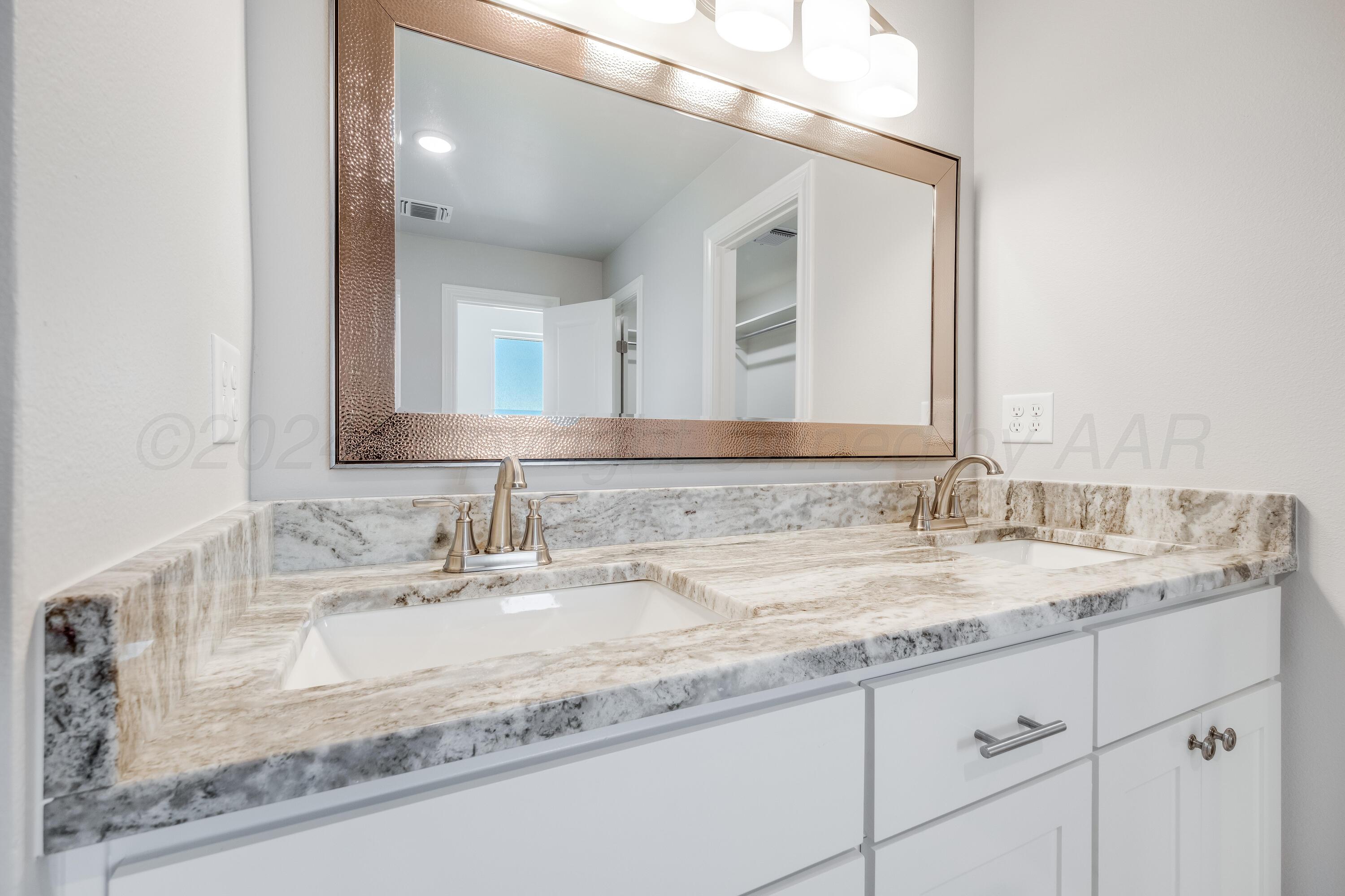 19800 West Costley Road Amarillo, TX 79119 - Photo 22 of 39 Master Bathroom