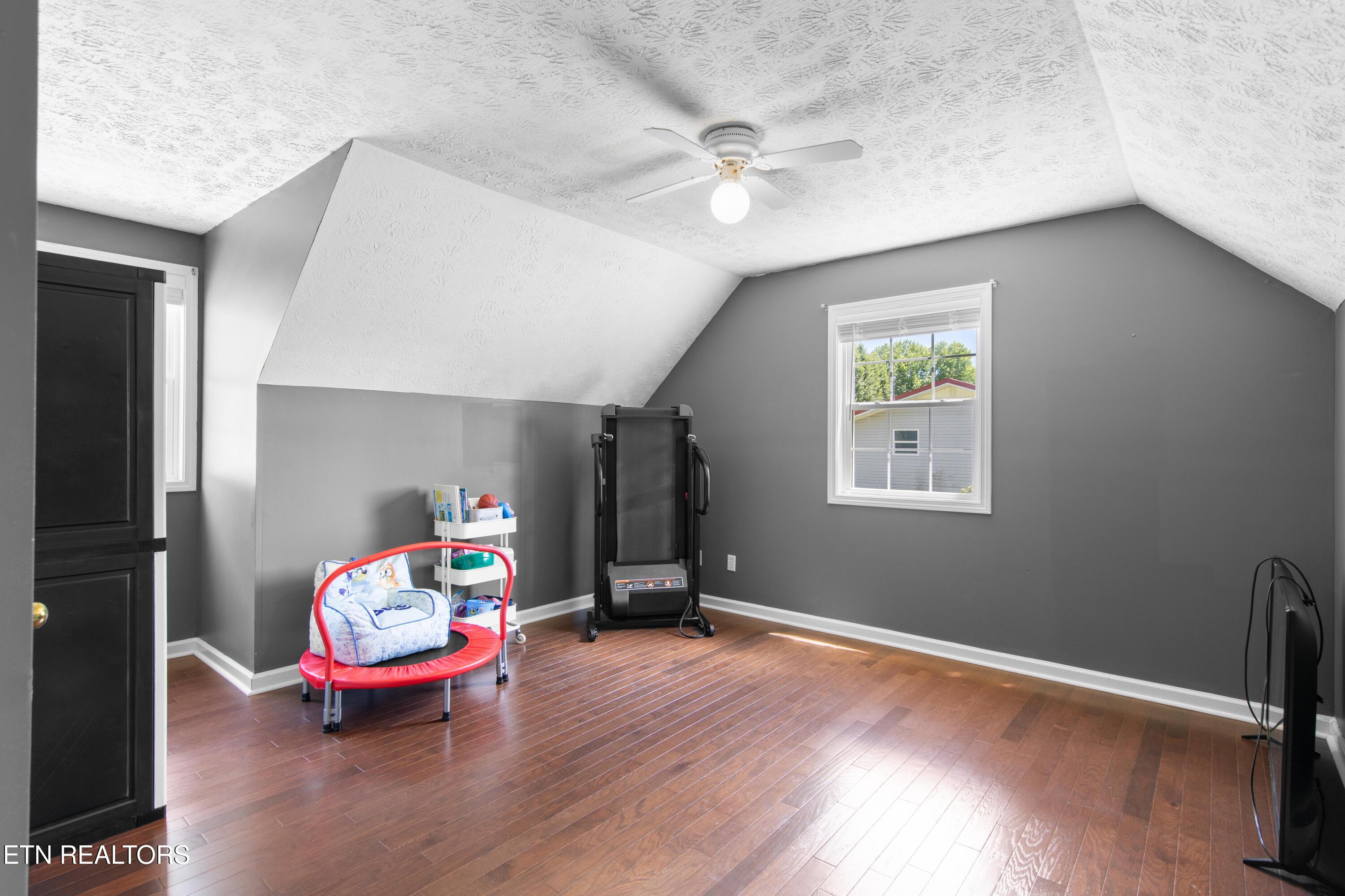 355 Eagle Bluff Road Jacksboro, TN 37757 - Photo 19 of 37 030A0254