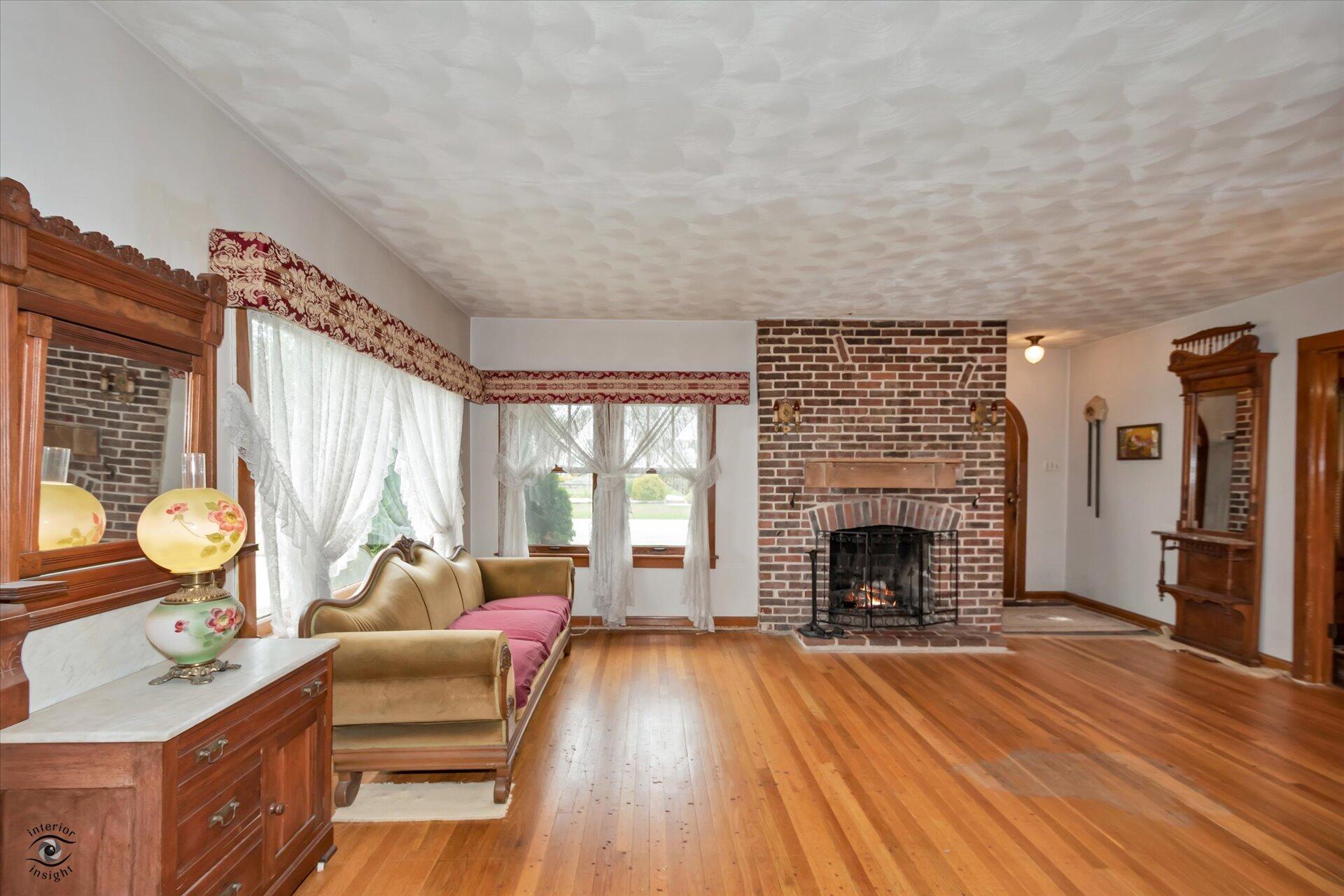 222 Maxwell Street Crown Point, IN 46307 - Photo 5 of 28 1920x1280