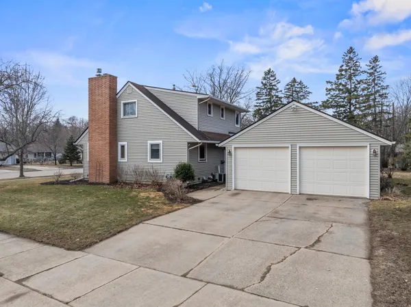 $329,900 | 2200 2nd Avenue Northwest, Austin, MN 55912