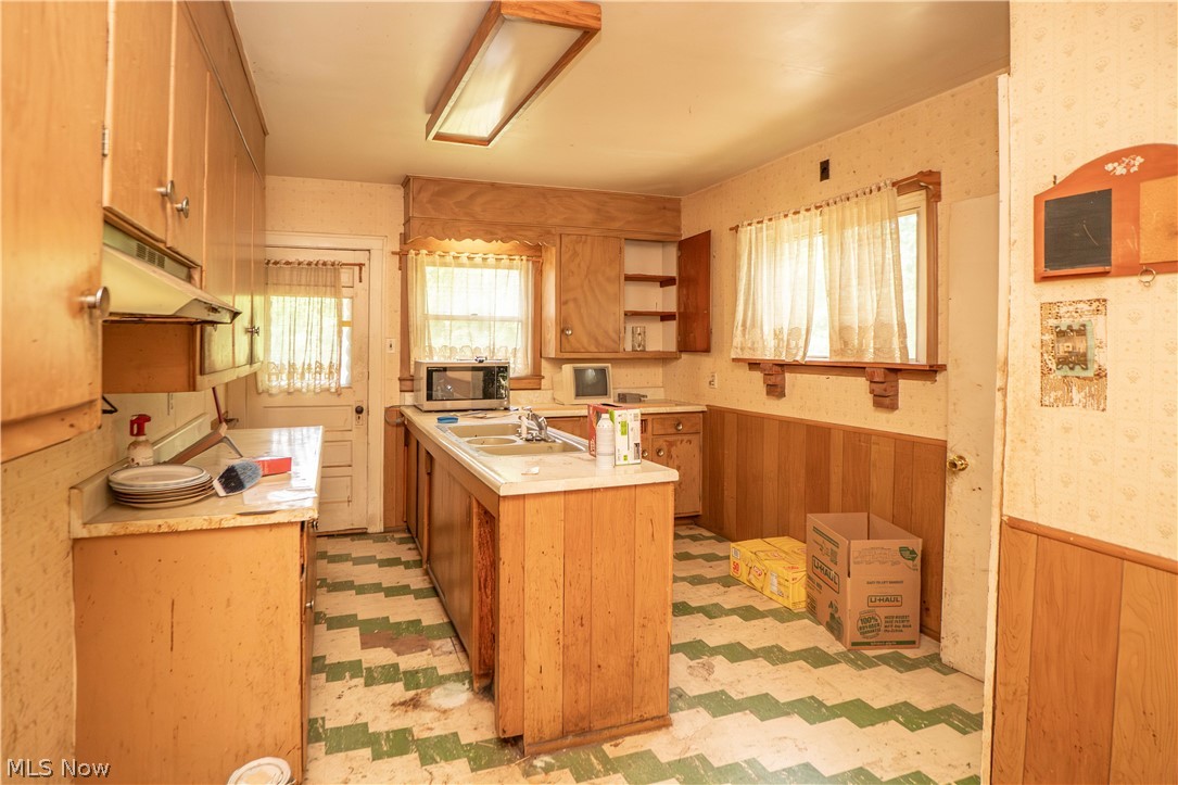 522 Massillon Road Akron, OH 44306 - Photo 11 of 27