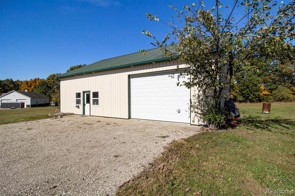 703 North Hughes Road Howell, MI 48843 - Photo 31 of 36